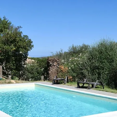 Villa Villas With Air Conditioning And Shared Pool, Just A Few Minutes From La Pelosa *