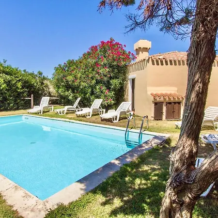 Villas With Air Conditioning And Shared Pool, Just A Few Minutes From La Pelosa