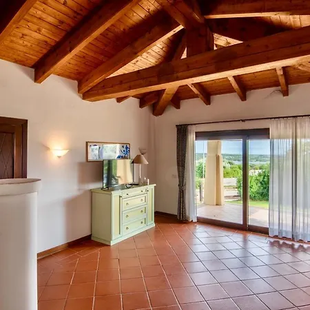 Villas With Air Conditioning And Shared Pool, Just A Few Minutes From La Pelosa Villa *