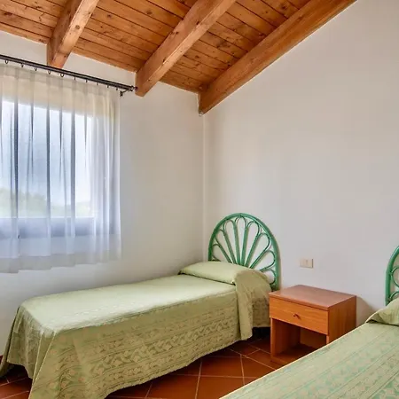 Villas With Air Conditioning And Shared Pool, Just A Few Minutes From La Pelosa *