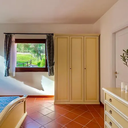 Villas With Air Conditioning And Shared Pool, Just A Few Minutes From La Pelosa Villa *