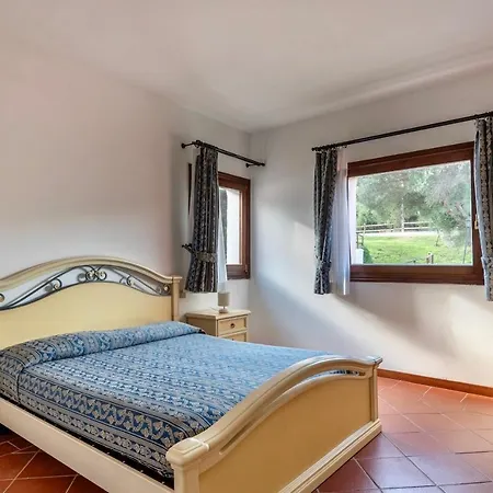 Villas With Air Conditioning And Shared Pool, Just A Few Minutes From La Pelosa Punta de su Torrione